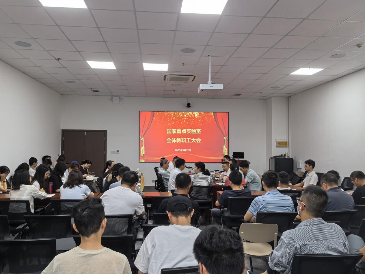 000ce13427caead57b7f8a07cc715b43